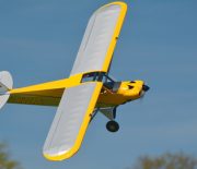 Die Carbon Cub von Hangar 9 mit kräftigem Antrieb